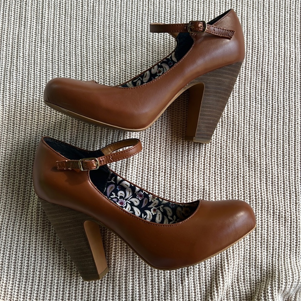 Crown Vintage “Tess” platform pumps